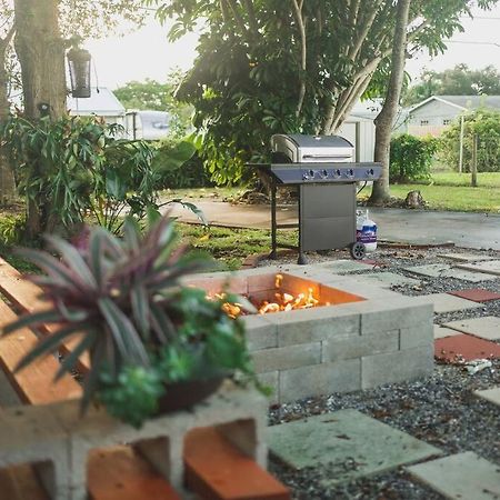 Charming Home, Minutes From The Beach Vero Beach Bagian luar foto