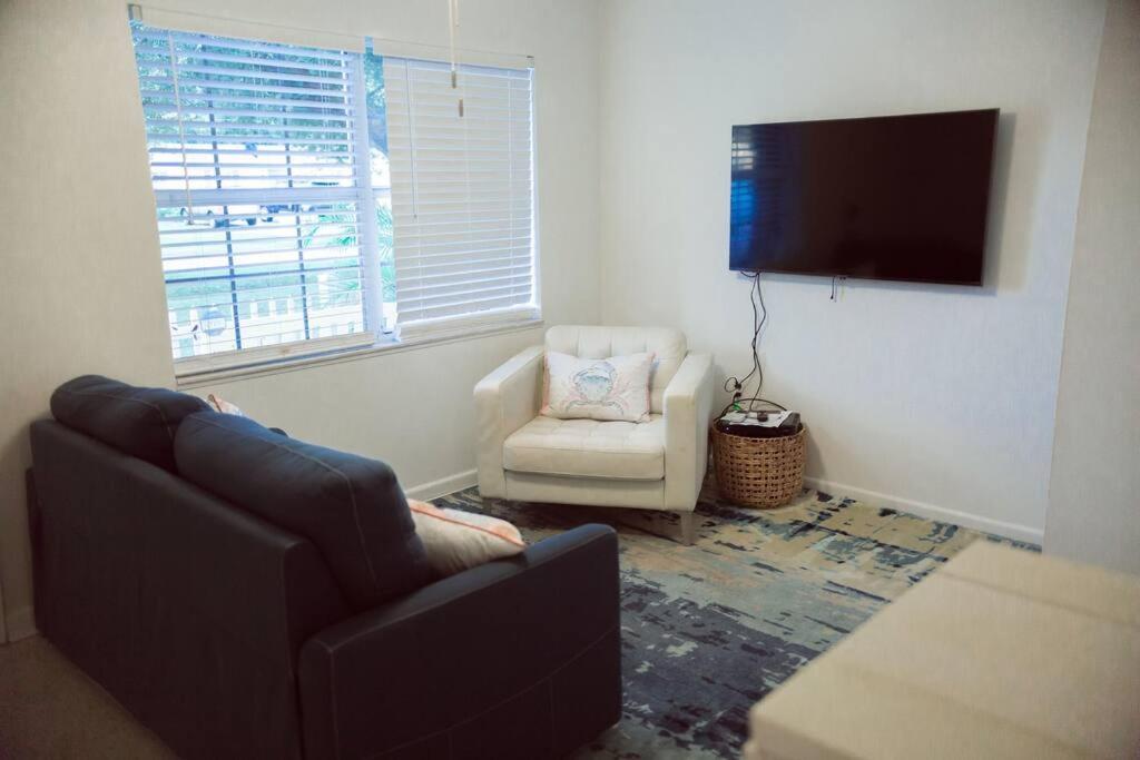 Charming Home, Minutes From The Beach Vero Beach Bagian luar foto