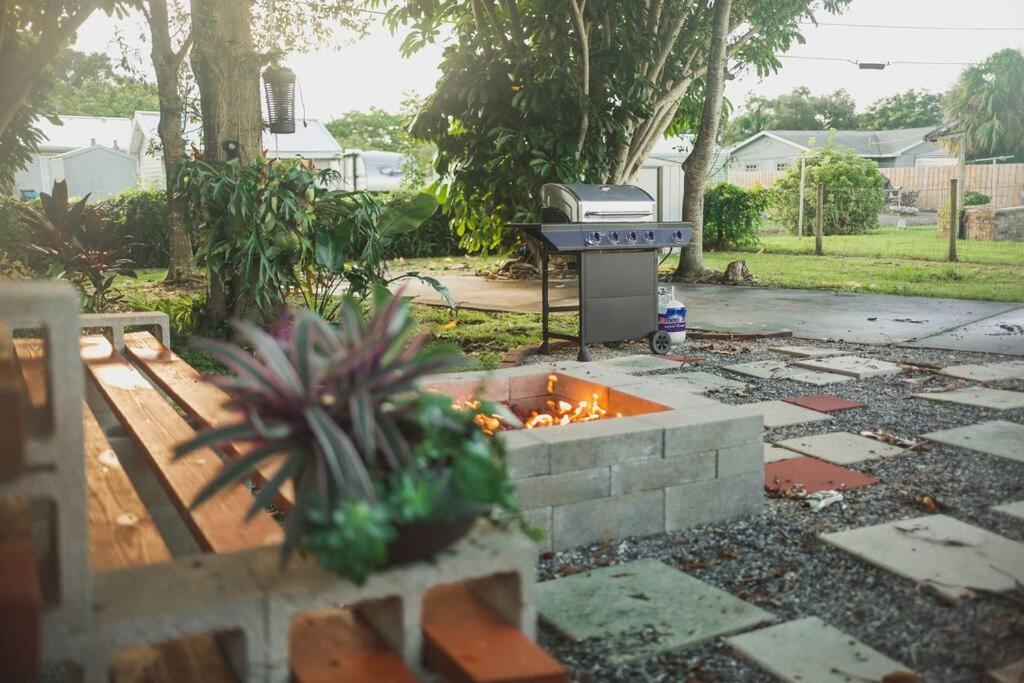 Charming Home, Minutes From The Beach Vero Beach Bagian luar foto